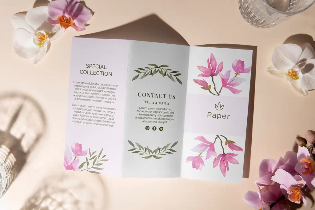 بروشور چاپ مشهد در دست مشتری واقعی